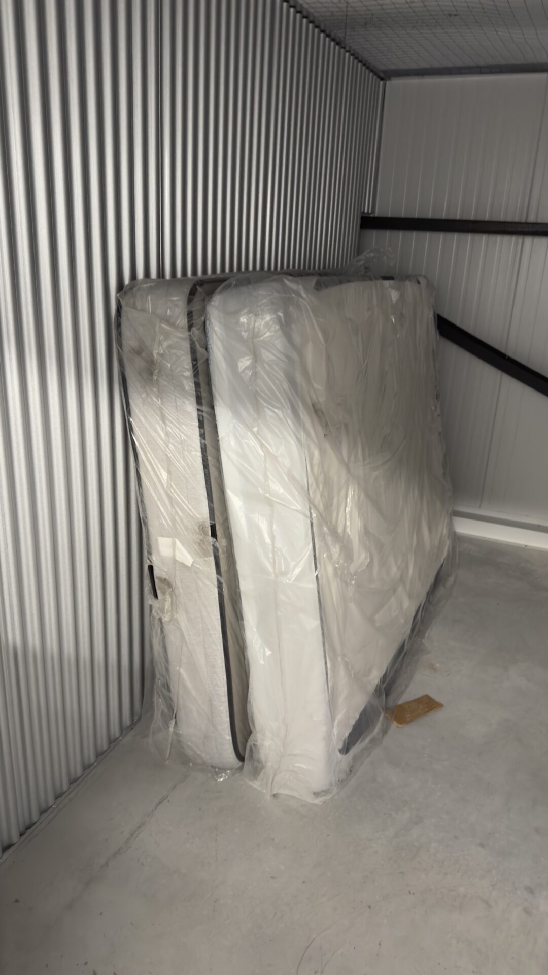 Ecoway Movers Vaughan ON professional wrapping king-size mattress for local move in Thornhill York Region with protective moving blankets