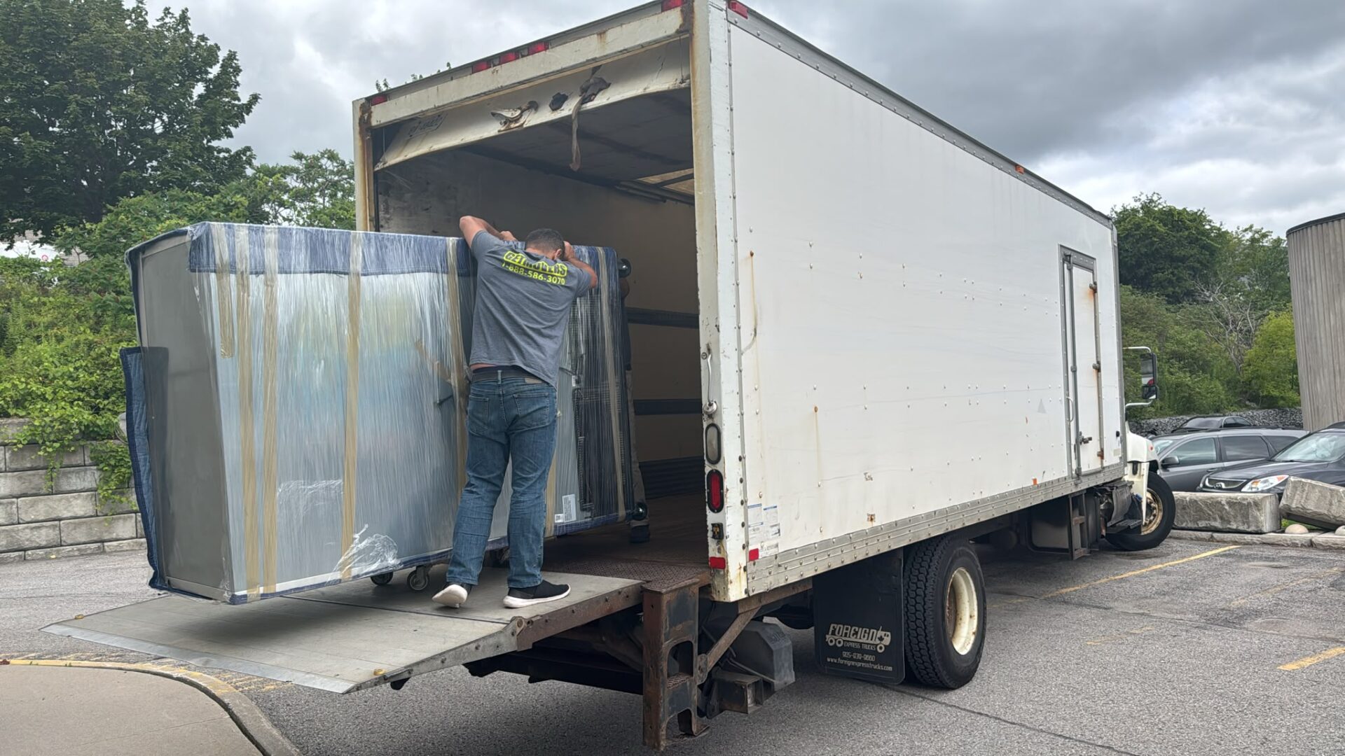 Get Movers Brampton ON calculating transparent flat-rate moving costs and binding estimates without hidden fees in Mount Pleasant