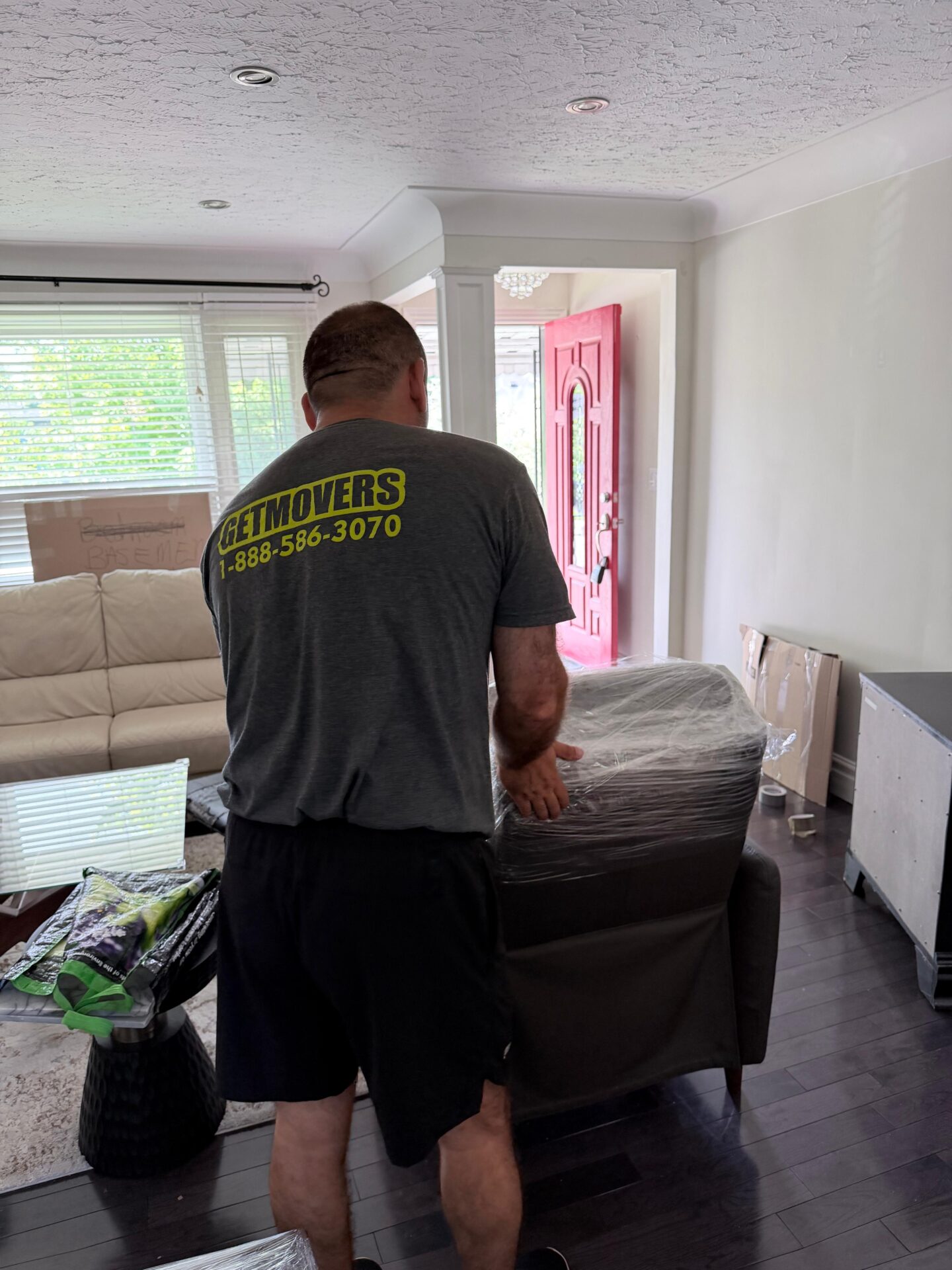 Get Movers Brampton ON loading procedure for residential relocation in Peel Village utilizing fully insured staff