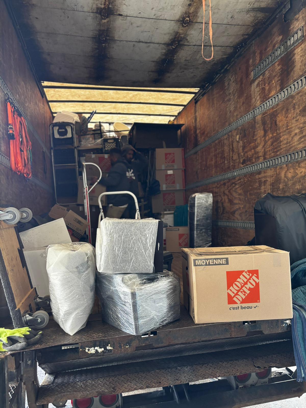 Ecoway Movers navigating narrow suburban streets and driveways for residential moving services in Trafalgar Milton